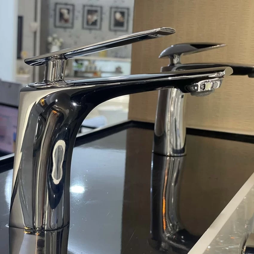 Thiết kế sang trọng Caesar B820CU Vòi chậu nóng lạnh Caesar B820CU thiết kế sang trọng