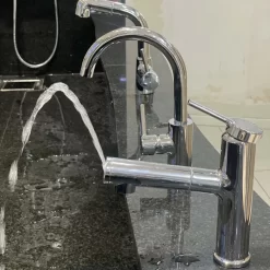 Vòi chậu lavabo nóng lạnh dây rút Caesar B196C