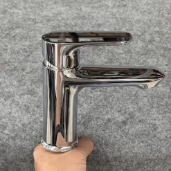 Vòi chậu lavabo nóng lạnh Viglacera VG132