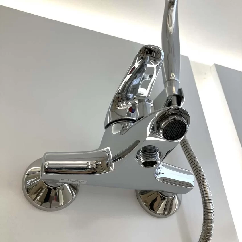 Vòi sen nóng lạnh American Standard WF-1511 (WF1511) 21 Vòi sen nóng lạnh American Standard WF-1511, SKU WF-1511 - Lắp đặt trong phòng tắm