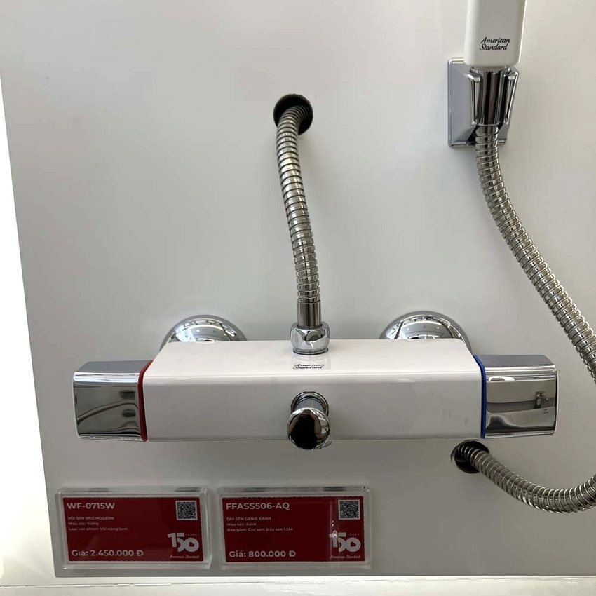 Vòi sen tắm nóng lạnh American Standard WF-0715W (WF0715W) 13 Image of Vòi Sen Tắm Nóng Lạnh American Standard WF-0715W in Use - Hải Yến Home
