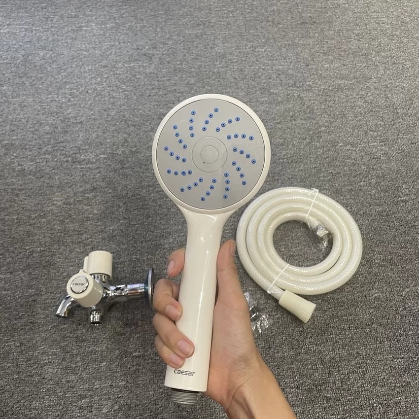 Thiết Kế Thon Gọn Của Bộ Vòi Sen Tắm Lạnh Caesar S038CP - SKU: S038CP Thiết Kế Thon Gọn Của Bộ Vòi Sen Tắm Lạnh Caesar S038CP