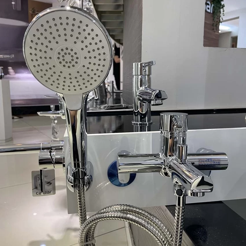 Bộ vòi sen tắm nóng lạnh Caesar S353C 24 Bộ vòi sen tắm nóng lạnh Caesar S353C trong thực tế - SKU S353C
