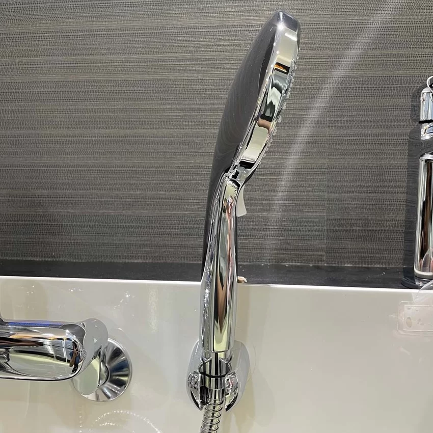 Bộ vòi sen tắm nóng lạnh Caesar S573C trong không gian thực tế Bộ vòi sen tắm nóng lạnh Caesar S573C trong không gian thực tế