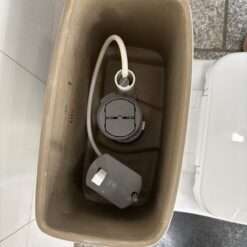 Bồn cầu 1 khối Viglacera BL5V nắp êm xả xoáy (+ vòi xịt VG826)