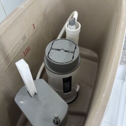 Bồn cầu 1 khối Viglacera BL5V nắp êm xả xoáy (+ vòi xịt VG826)