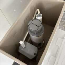 Bồn cầu 1 khối Viglacera V35M nắp êm xả xoáy (+ vòi xịt VG826) 16 Bồn cầu 1 khối Viglacera V35M nắp êm xả xoáy (+ vòi xịt VG826)