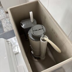 Bồn cầu 1 khối Viglacera V35M nắp êm xả xoáy (+ vòi xịt VG826) 17 Bồn cầu 1 khối Viglacera V35M nắp êm xả xoáy (+ vòi xịt VG826)