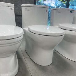 Bồn cầu 1 khối Viglacera V37M nắp êm (+ vòi xịt VG826)