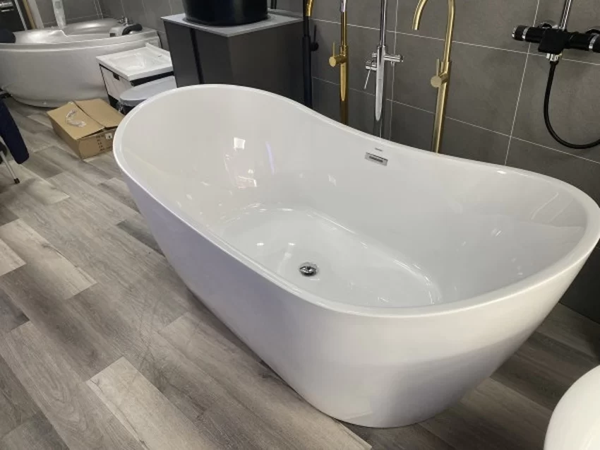 Thiết kế cong của bồn tắm MOWOEN MW8207B-180 Thiết kế cong của bồn tắm MOWOEN MW8207B-180