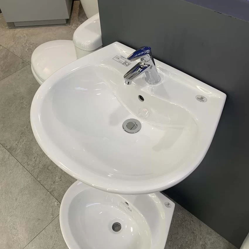Chậu rửa lavabo treo tường Viglacera V39 chân lửng 7 Chậu rửa lavabo treo tường Viglacera V39 chân lửng