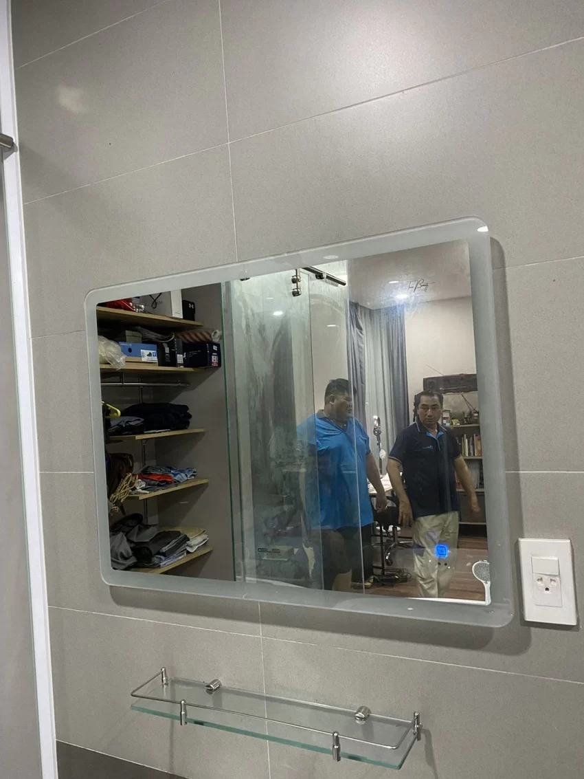 Gương led chữ nhật 80x60cm GLS M35R64 ánh sáng ngoài hoa văn Gương led chữ nhật 80x60cm GLS M35R64