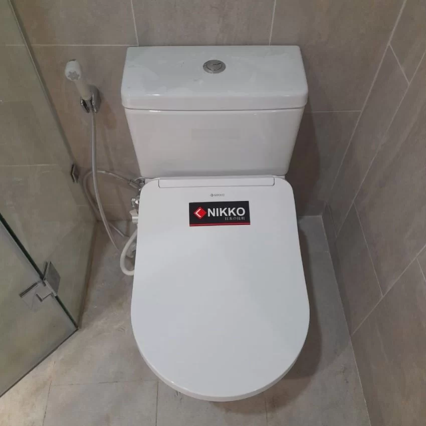 Nắp rửa điện tử thông minh cho bồn cầu Nikko P69262 9 Nắp rửa điện tử thông minh cho bồn cầu Nikko P69262