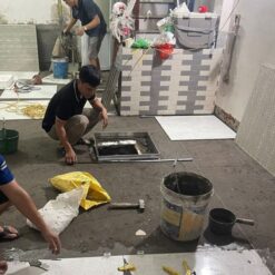 Nắp bể ngầm Inox tay nâng liền có viền hãng Kavar-T1