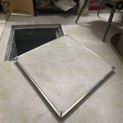 Nắp bể ngầm Inox tay nâng rời có viền hãng Kavar-T2