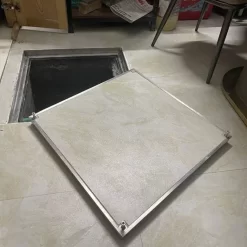 Nắp bể ngầm Inox tay nâng rời có viền hãng Kavar-T2